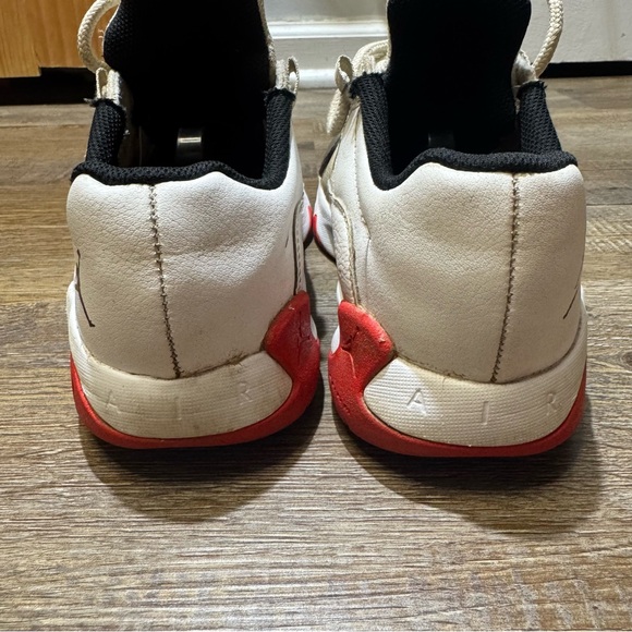 Nike Air Jordan 11 CMFT Low sneakers in the White/Black/University Red - Picture 5 of 7